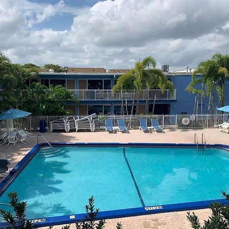 Rodeway Inn & Suites Fort Lauderdale Airport & Cruise Port Exterior photo