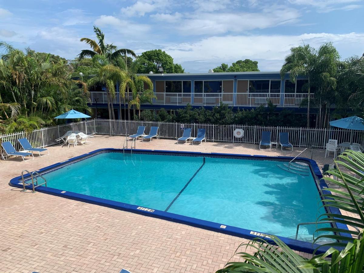 Rodeway Inn & Suites Fort Lauderdale Airport & Cruise Port Dania Beach Exterior photo