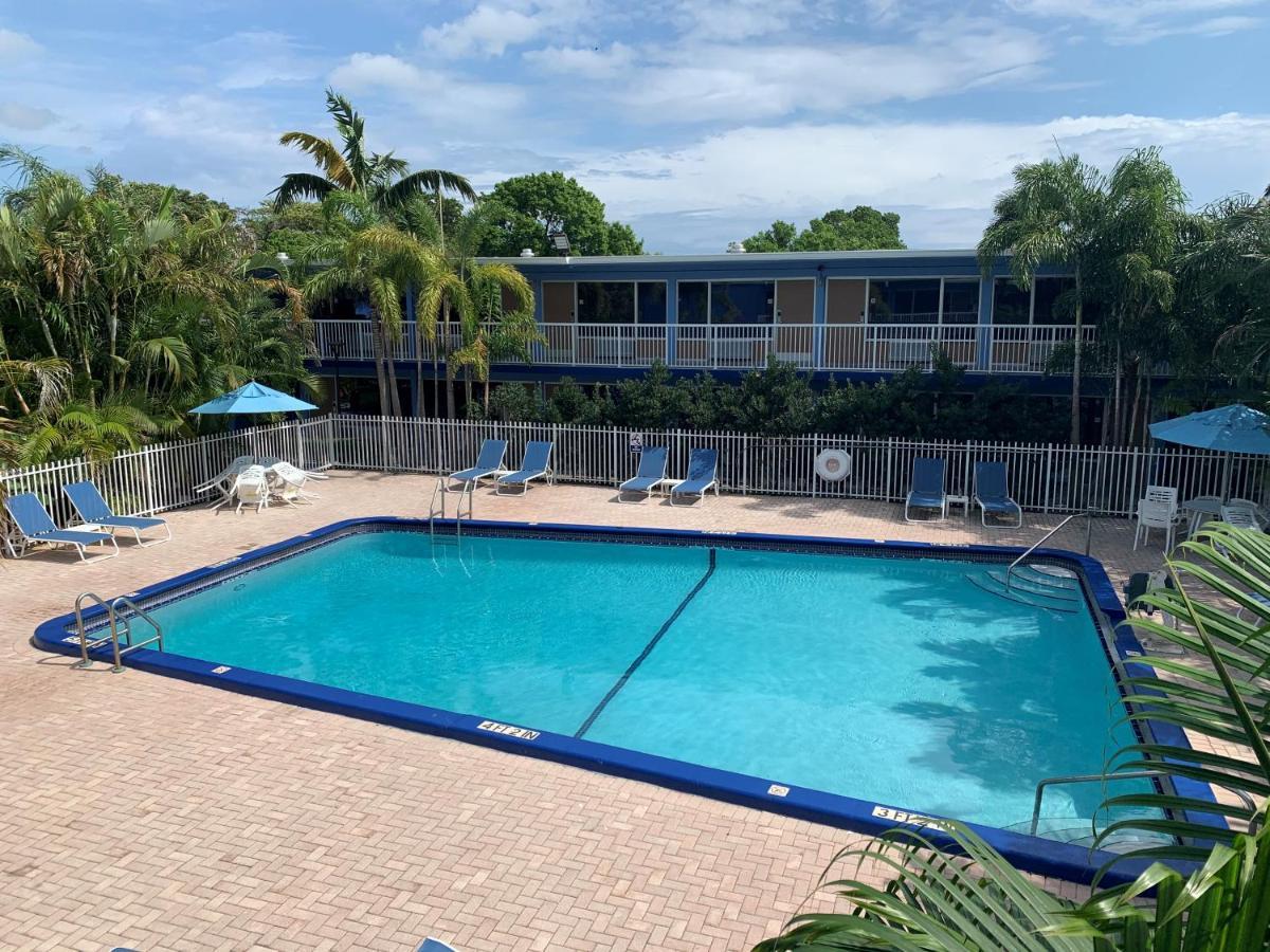 Rodeway Inn & Suites Fort Lauderdale Airport & Cruise Port Exterior photo