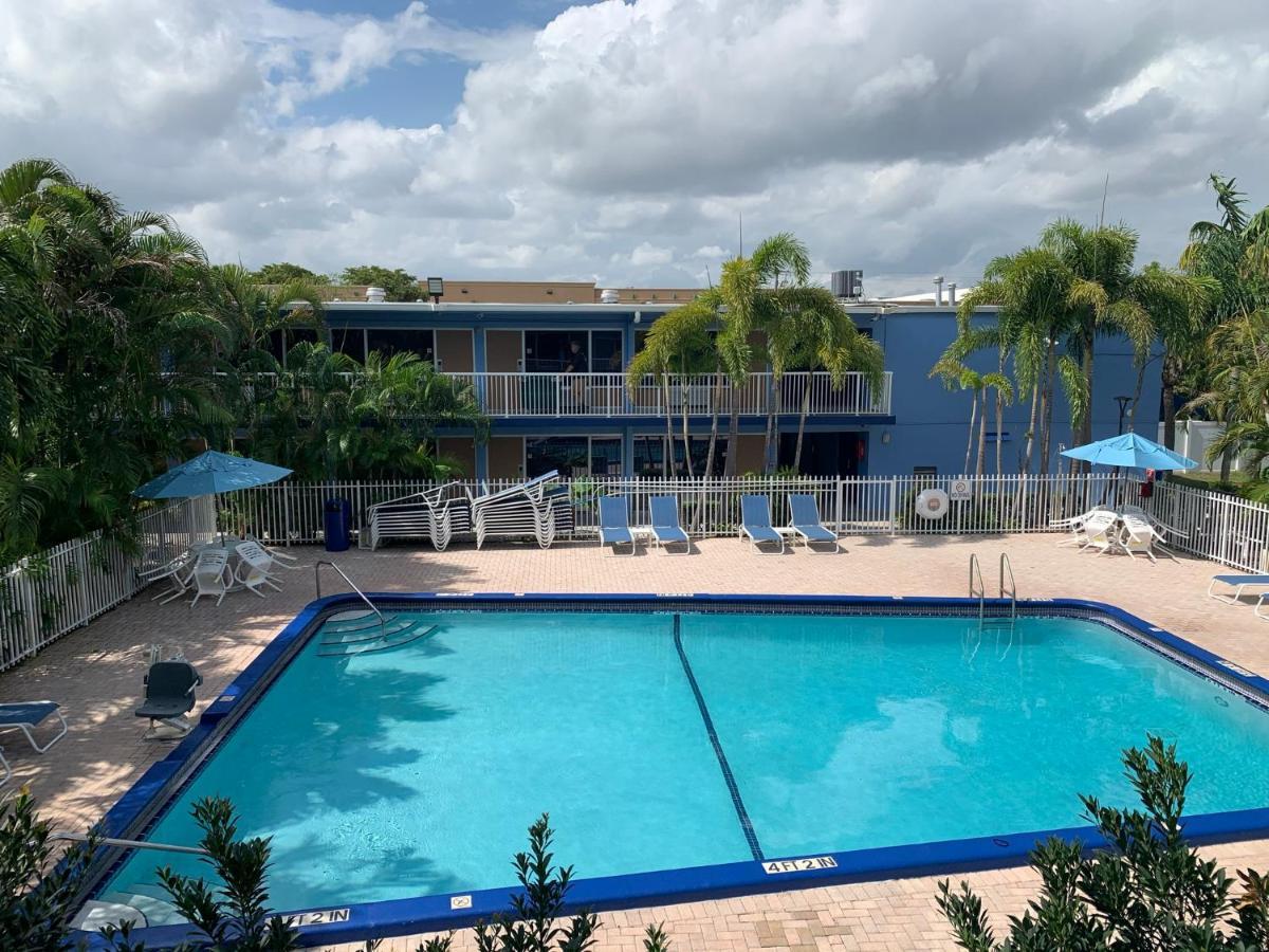 Rodeway Inn & Suites Fort Lauderdale Airport & Cruise Port Exterior photo