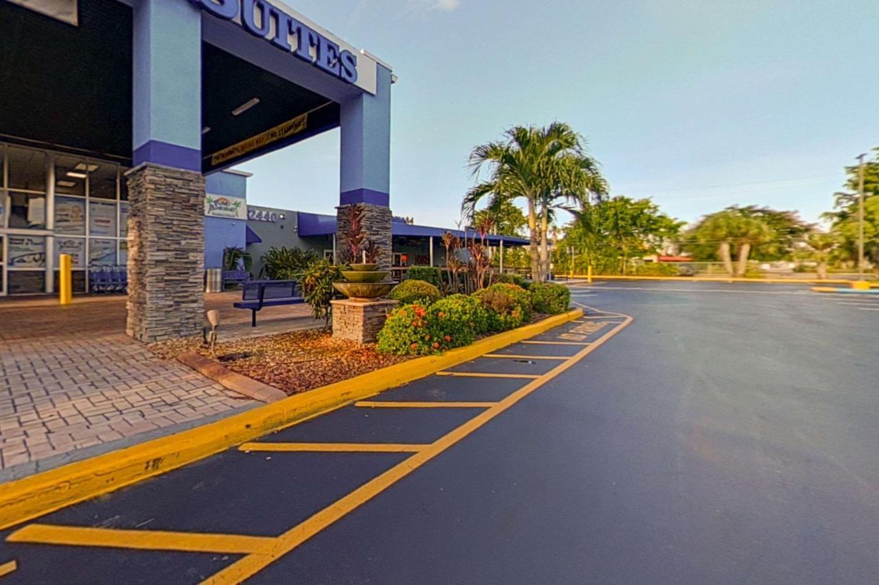 Rodeway Inn & Suites Fort Lauderdale Airport & Cruise Port Exterior photo