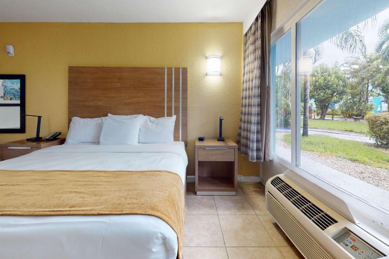 Rodeway Inn & Suites Fort Lauderdale Airport & Cruise Port Dania Beach Exterior photo
