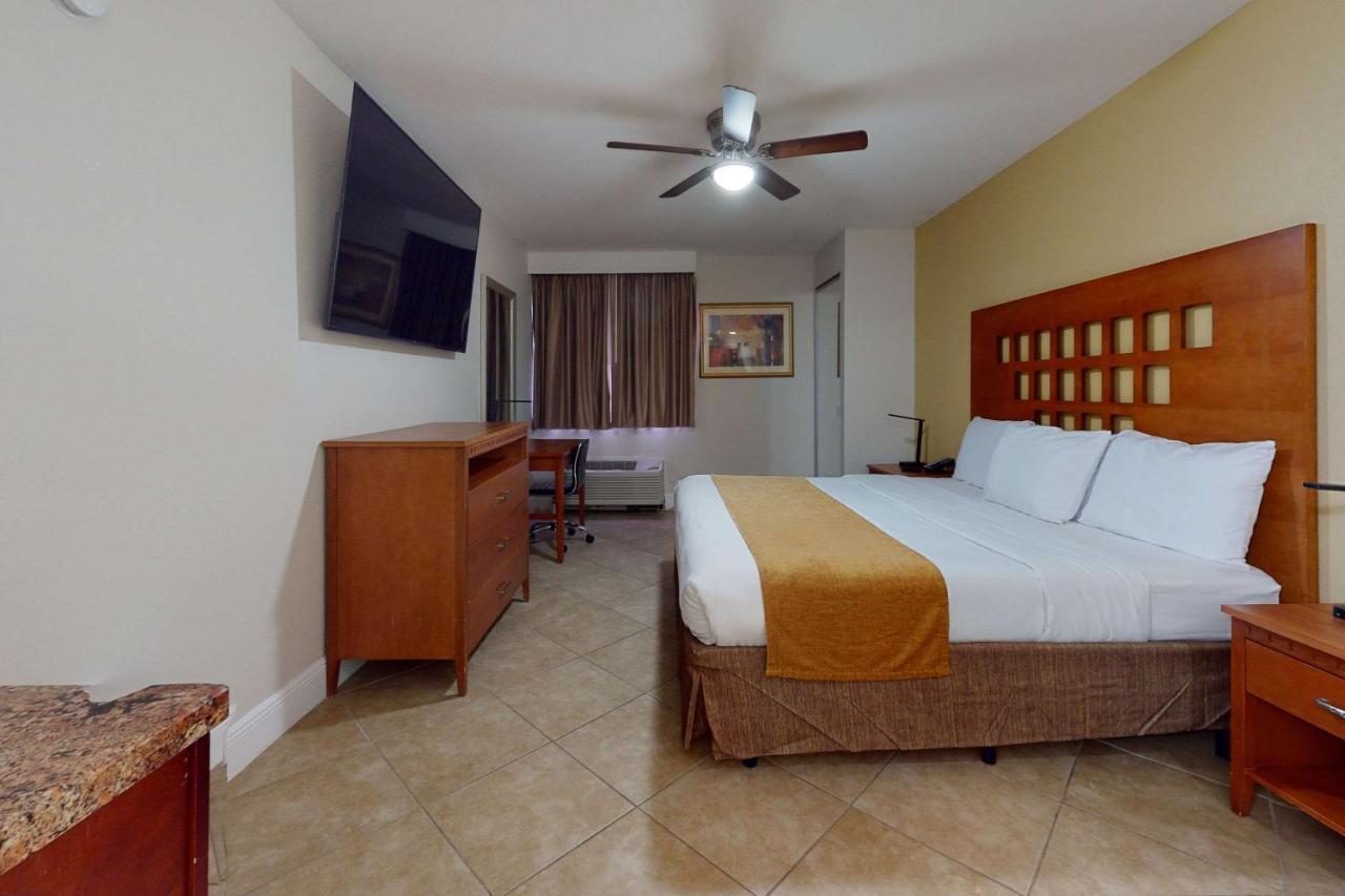 Rodeway Inn & Suites Fort Lauderdale Airport & Cruise Port Dania Beach Exterior photo
