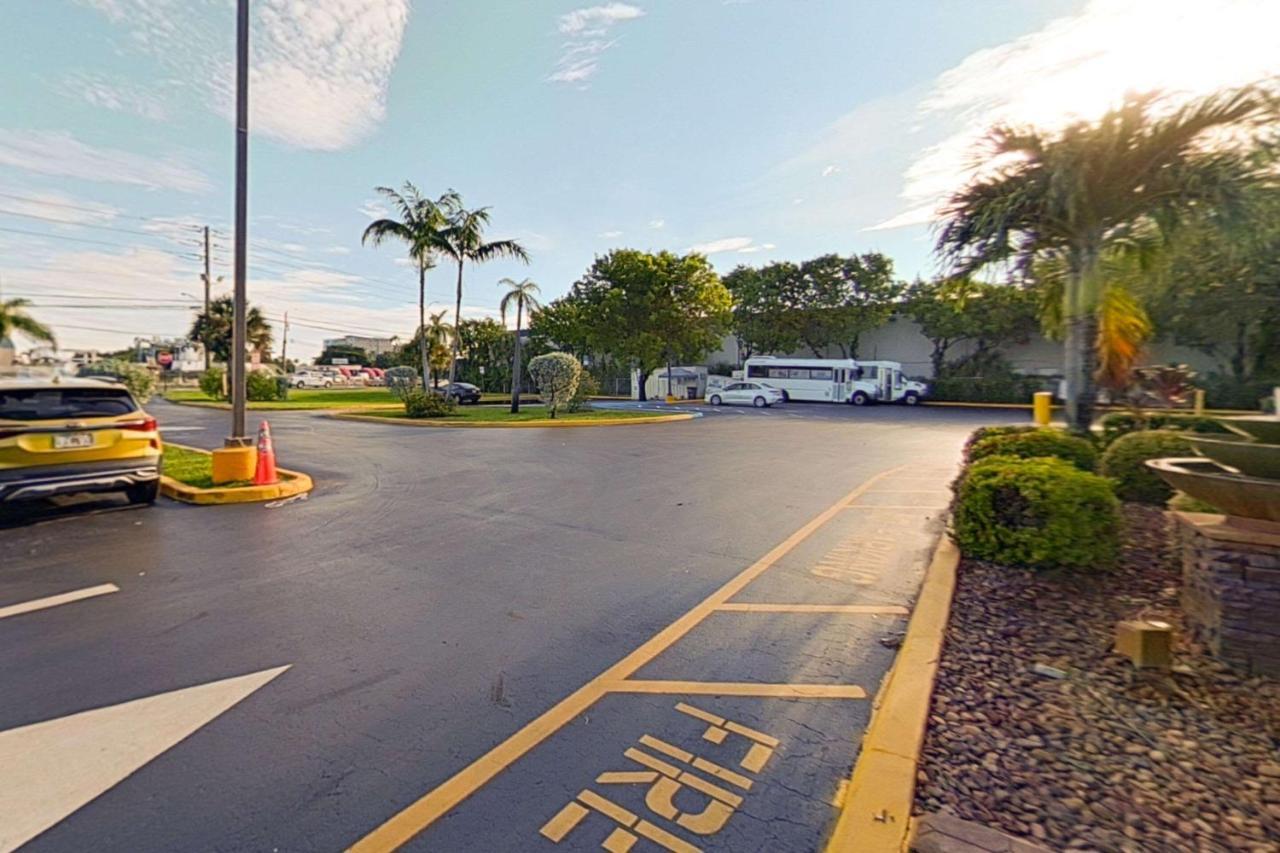 Rodeway Inn & Suites Fort Lauderdale Airport & Cruise Port Exterior photo