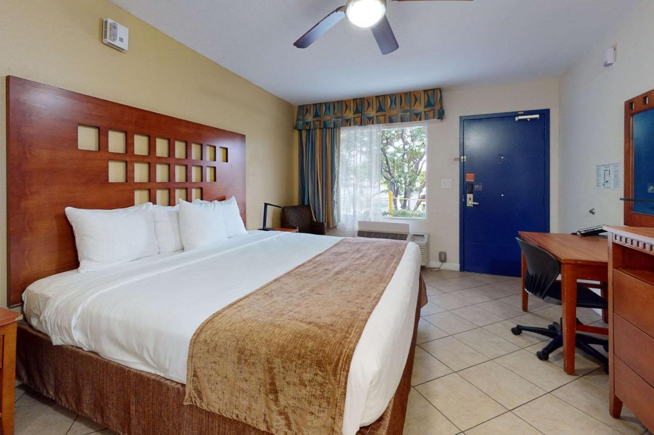 Rodeway Inn & Suites Fort Lauderdale Airport & Cruise Port Dania Beach Exterior photo