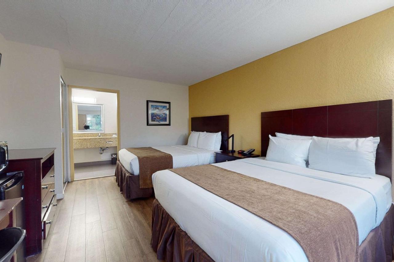 Rodeway Inn & Suites Fort Lauderdale Airport & Cruise Port Dania Beach Exterior photo